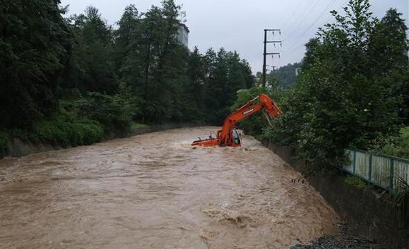 Rize’de Afet HES tünelinden geldi
