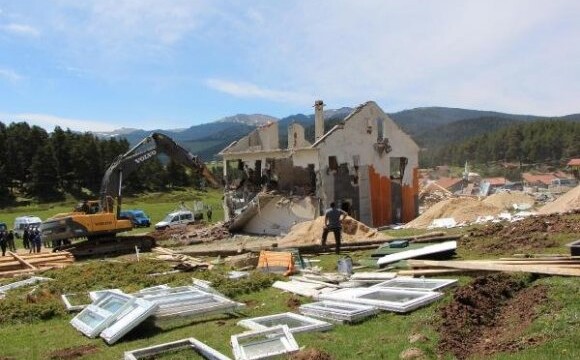 Tonya’da meralara izinsiz yapılan evler tespit edilip yıkılacak