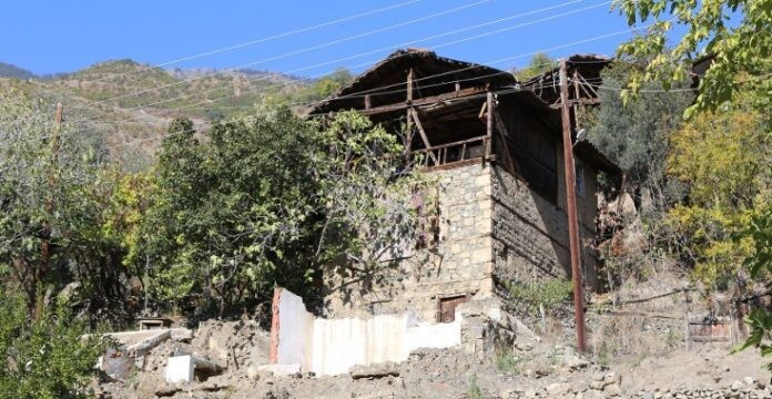 Köylerini baraja bırakmayan tek aile: Pencereden üzüm yiyebileceğim ev göstersinler!