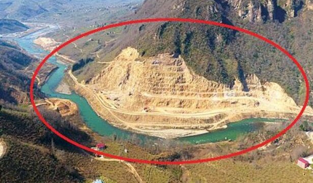 Tarihin altı oyuluyor