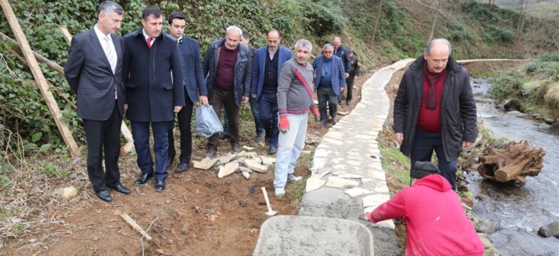 Patika yola da beton döktüler