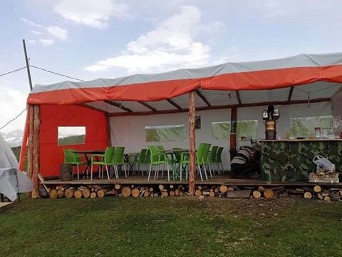 Rize’nin Gito yaylasında kaçak işletilen ve kadınlar tarafından yakılan kafe yeniden açıldı