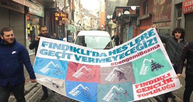 HES’lere karşı çıkan gençlere polis saldırısı