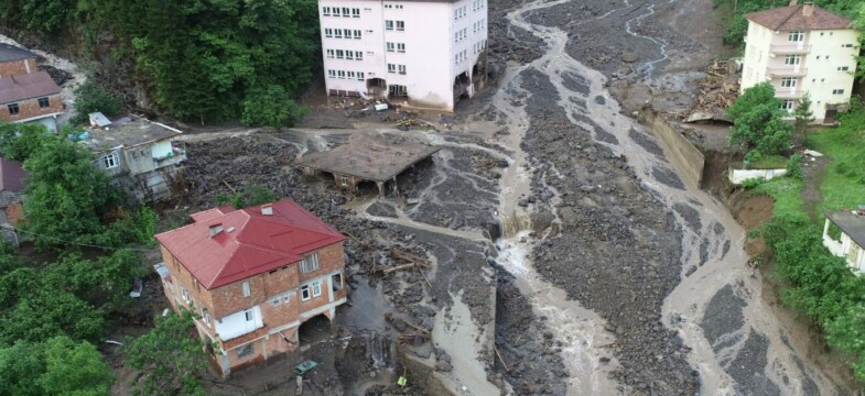 10 kişinin yaşamına mâl olan selden bir ay sonra Araklı’daki aynı vadiye yeni HES projesi