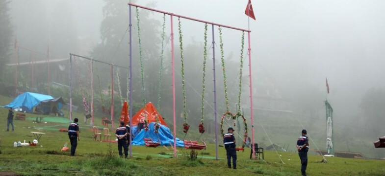 Ayder Yaylası’nda salıncaklar kaldırıldı