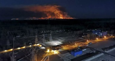 Çernobil’deki yangın, nükleer atık deposuna yaklaştı