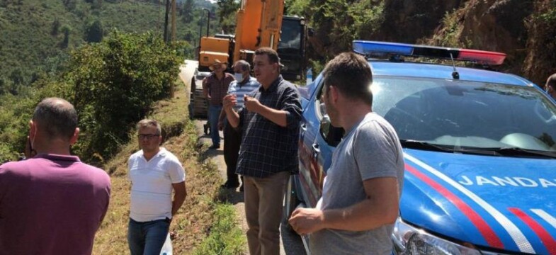 Ordulular yol kapattı, HES için gelen iş makineleri geri dönmek zorunda kaldı