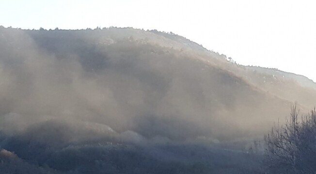 Maden kamyonlarının yaydığı toz bulutu, ilçe halkını ayağa kaldırdı