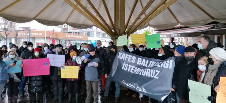 Fındıklı’da kafes balıkçılığı istemeyen yurttaşlar eylemdeydi: “Denizimiz rant değil yaşam alanlarımızdır”