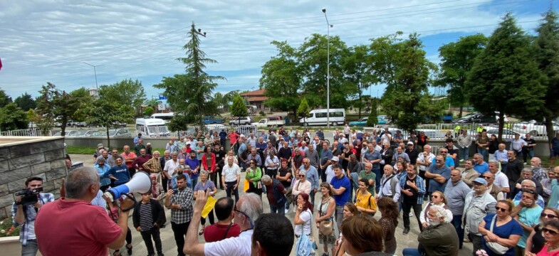 Fındıklı Halkı Kente Yapılmak İstenen Kafes Balıkçılığını Protesto Etti, Çed Toplantısını Engelledi