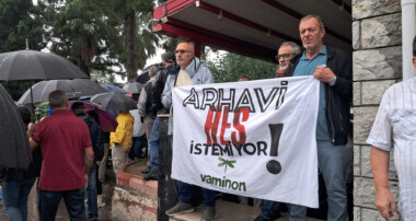 Arhavi’de ÇED Toplantısına Gelen HESçileri Halk Salona Sokmadı